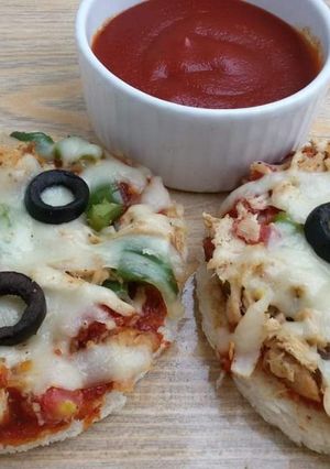 A picture of Bread pizza without oven.