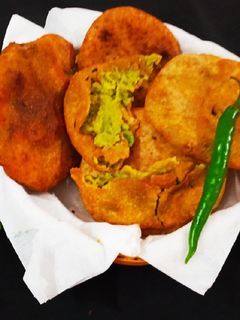 मटर की कचौड़ी (Matar ki kachori recipe in Hindi) रेसिपी मुख्य फोटो