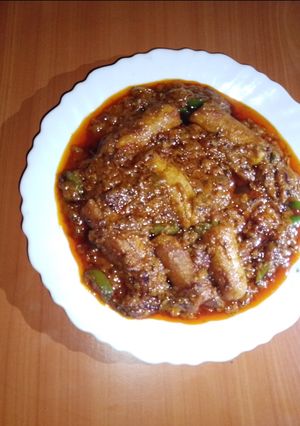 A picture of Chicken sausage and green peppers curry 🫑🍅🐓.