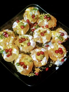 दही पूरी (Dahi Puri recipe in hindi) रेसिपी मुख्य फोटो
