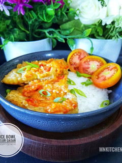 Foto resep Rice Bowl Telur Dadar Crispy Geprek