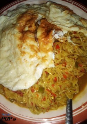 Dafadukan indomie with fried egg ainihin hoton girkin