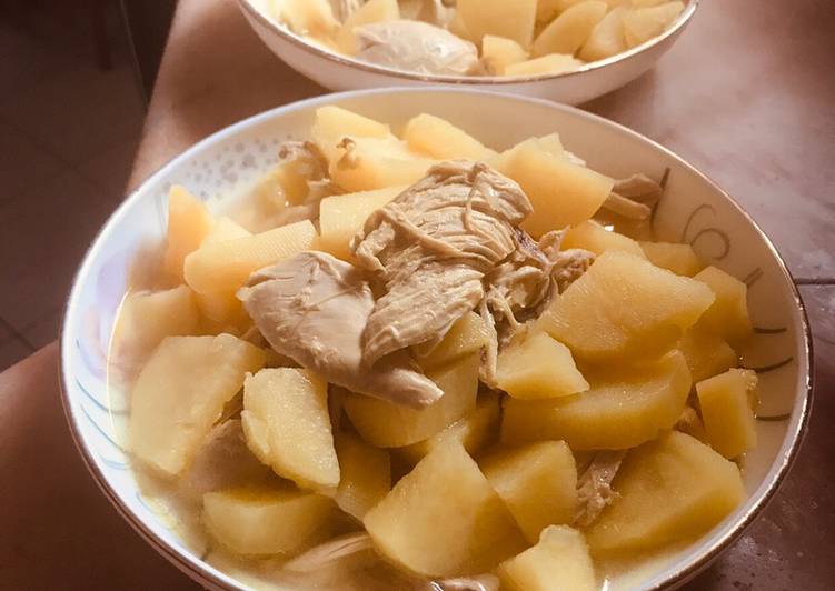 يخنة الدجاج مع البطاطا