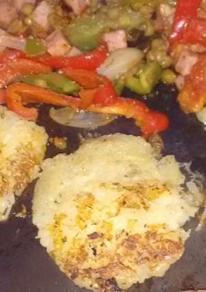 Una foto de Papas Rostis ( ralladas y a la plancha)