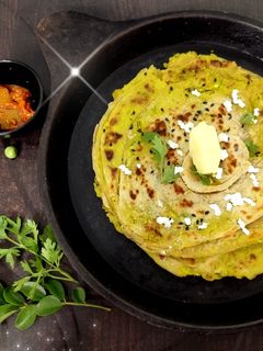 मटार पनीर लच्छा पराठा (Matar Paneer Laccha Paratha Recipe In Marathi) रेसिपी चे मुख्य फोटो