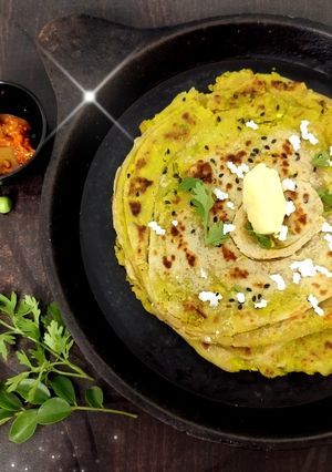 मटार पनीर लच्छा पराठा (Matar Paneer Laccha Paratha Recipe In Marathi) रेसिपी चे मुख्य फोटो 