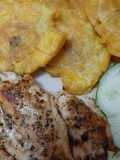 Patacones al olivo con pollo a la plancha