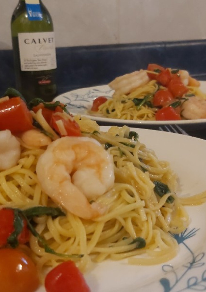 Una foto de Tagliolini con salsa de camarón