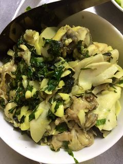 Hình của món Ếch xào măng.