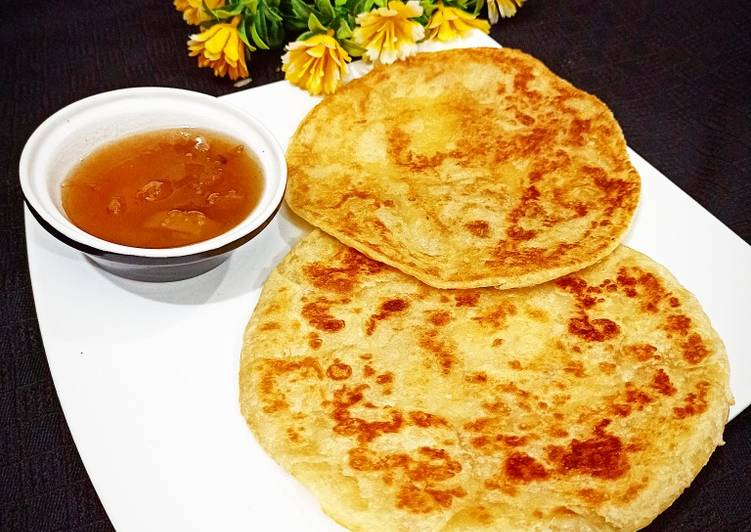 Khatti meethi karee ki chutney with paratha