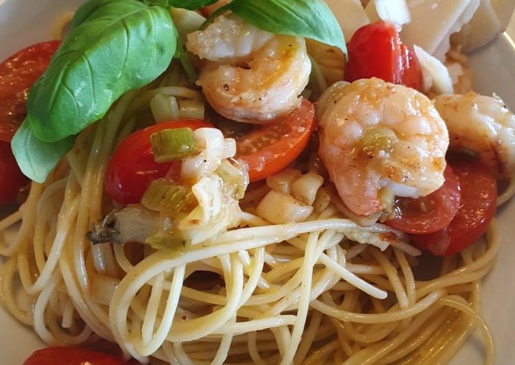 Spaghetti aglio e olio mit Scampi