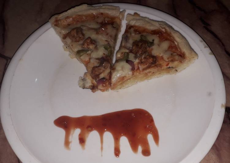 Recipe of Speedy Chicken tikka pizza