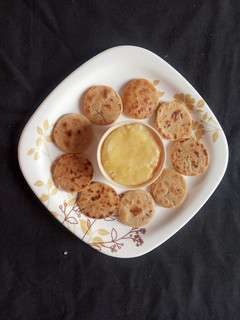 કોઇન ભાખરી (Coin Bhakhri Recipe In Gujarati) રેસીપી મુખ્ય ફોટો