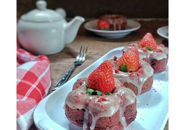 Red Velvet Donut Cake