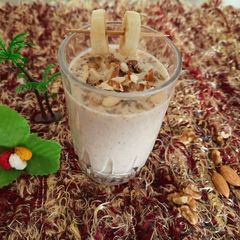 A picture of Banana walnut Milkshake.