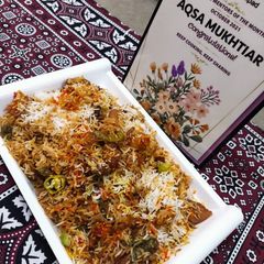 A picture of Tandoori chicken biryani.