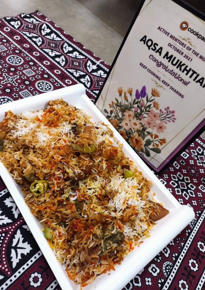 A picture of Tandoori chicken biryani.