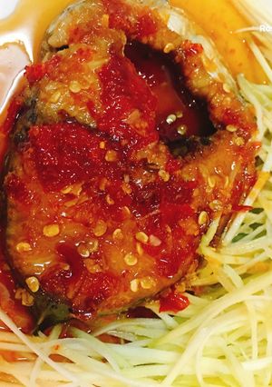 Hình của món Cá Thu Chiên Sốt Mắm Tỏi.