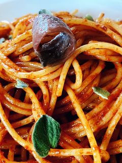 Una foto de Espagueti con anchoas