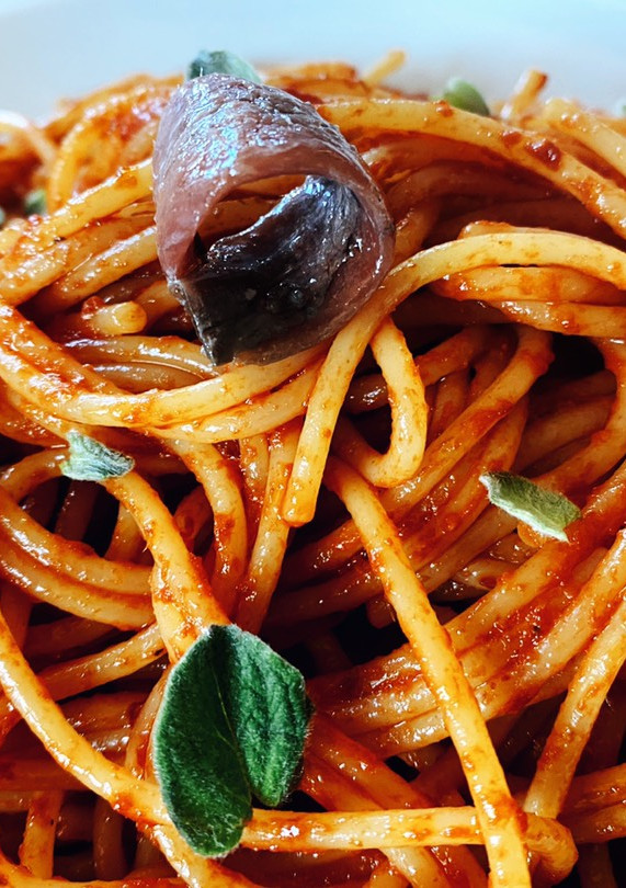 Una foto de Espagueti con anchoas