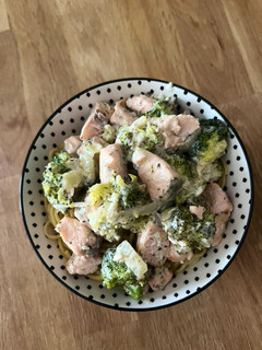 Una foto de Espaguetis con salmón y brócoli - Receta de batch cooking