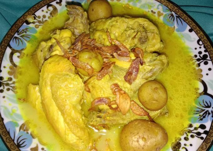 Opor ayam kuning