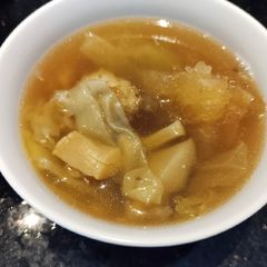 Fish maw with homemade meatballs soup A picture of Fish maw with homemade meatballs soup.