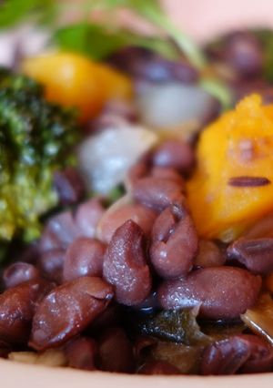 Una foto de Azuki con verduras