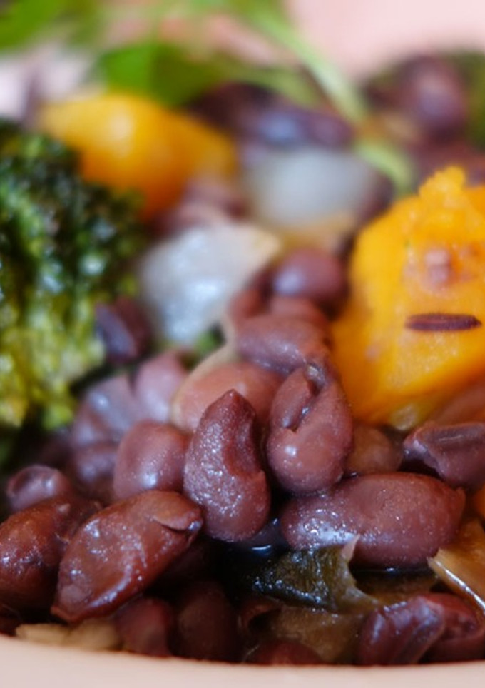 Una foto de Azuki con verduras