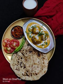 કાચા કેળાં નાં કોફતા (Raw Banana Kofta recipe in Gujarati) રેસીપી મુખ્ય ફોટો