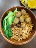 Mì trộn kiểu hoa