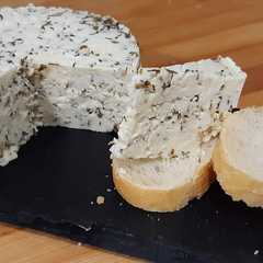 Una foto de Queso fresco a las finas hierbas