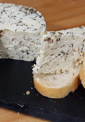 Una foto de Queso fresco a las finas hierbas