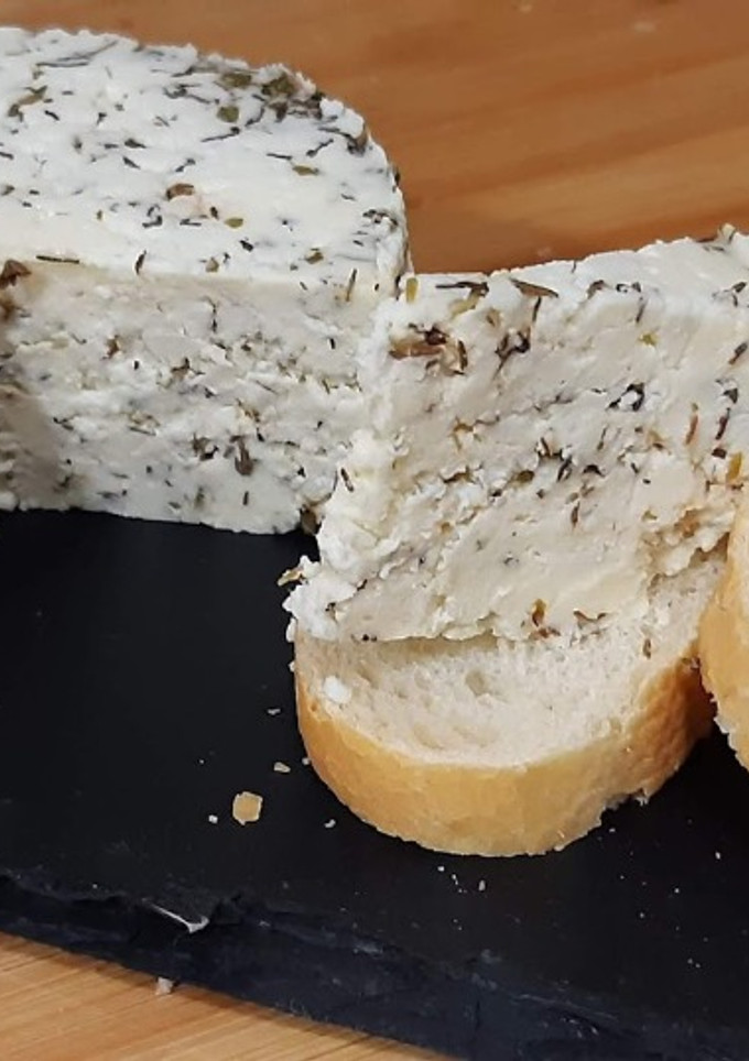 Una foto de Queso fresco a las finas hierbas