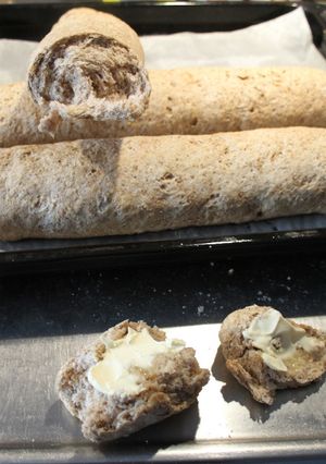 Una foto de Pastel (paquete) al horno y panes doblemente enteros o integrales