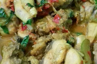Resep Ayam bumbu kuning pedas kemangi Enak Terbaru