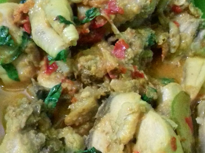 Resep Ayam bumbu kuning pedas kemangi Enak Terbaru