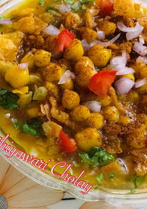 A picture of Khatiawari Cholay.