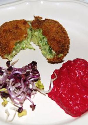 Cukkinifasírt céklapürével recept fotója