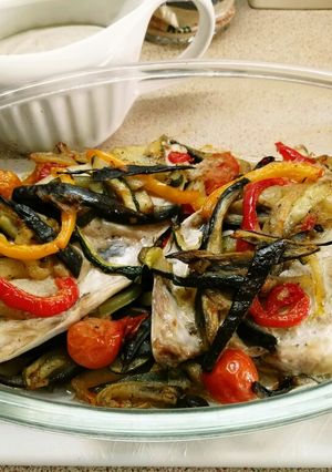 Foto principal de Filetes de dorada con verduras y salsa de setas
