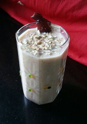 A picture of Oats chiku milkshake.