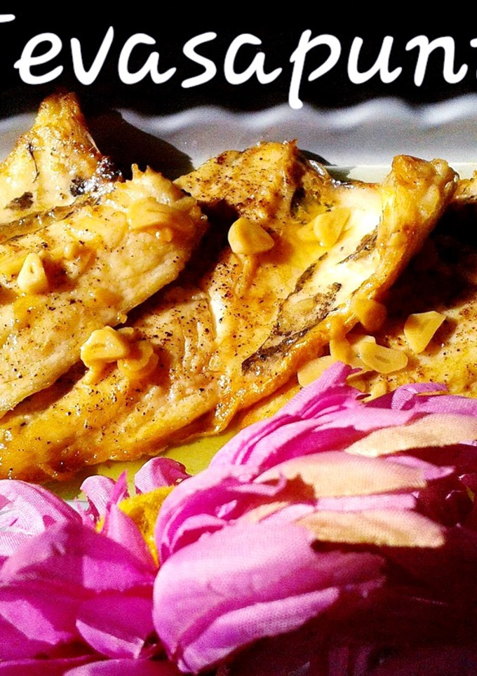 Una foto de Lubina al ajo limón 🧄🧄 🍋🍋