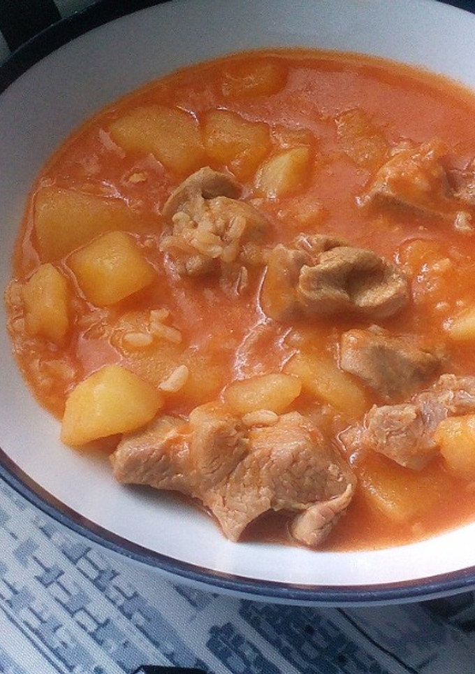 Una foto de Guisado de pavo con patatas y arroz