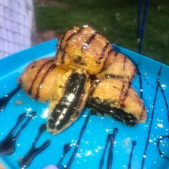 A picture of Deep fried Oreos.