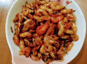 Hình của món Tép rim lá chanh.