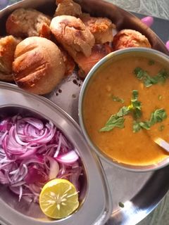 दाल बाटी (Dal bati recipe in Hindi) रेसिपी मुख्य फोटो