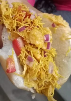A picture of Pav bhel chaat.