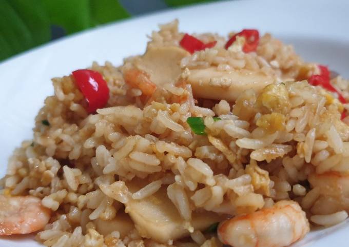 Resep Nasi goreng seafood simple oleh Ichsanita Ichan - Cookpad