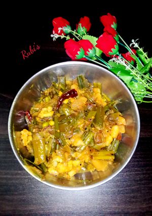 পেঁয়াজকলির টকঝাল সবজি(Peyejkalir takjhal recipe in bengali) রেসিপির প্রধান ছবি