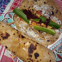 A picture of Egg sauce roll.